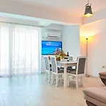 Apartament Roapart Riva Studiouri Si 2-3 Cu -parcare Privata Mamaja