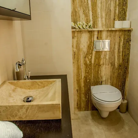Apartament Roapart Riva Studiouri Si 2-3 Cu -parcare Privata *